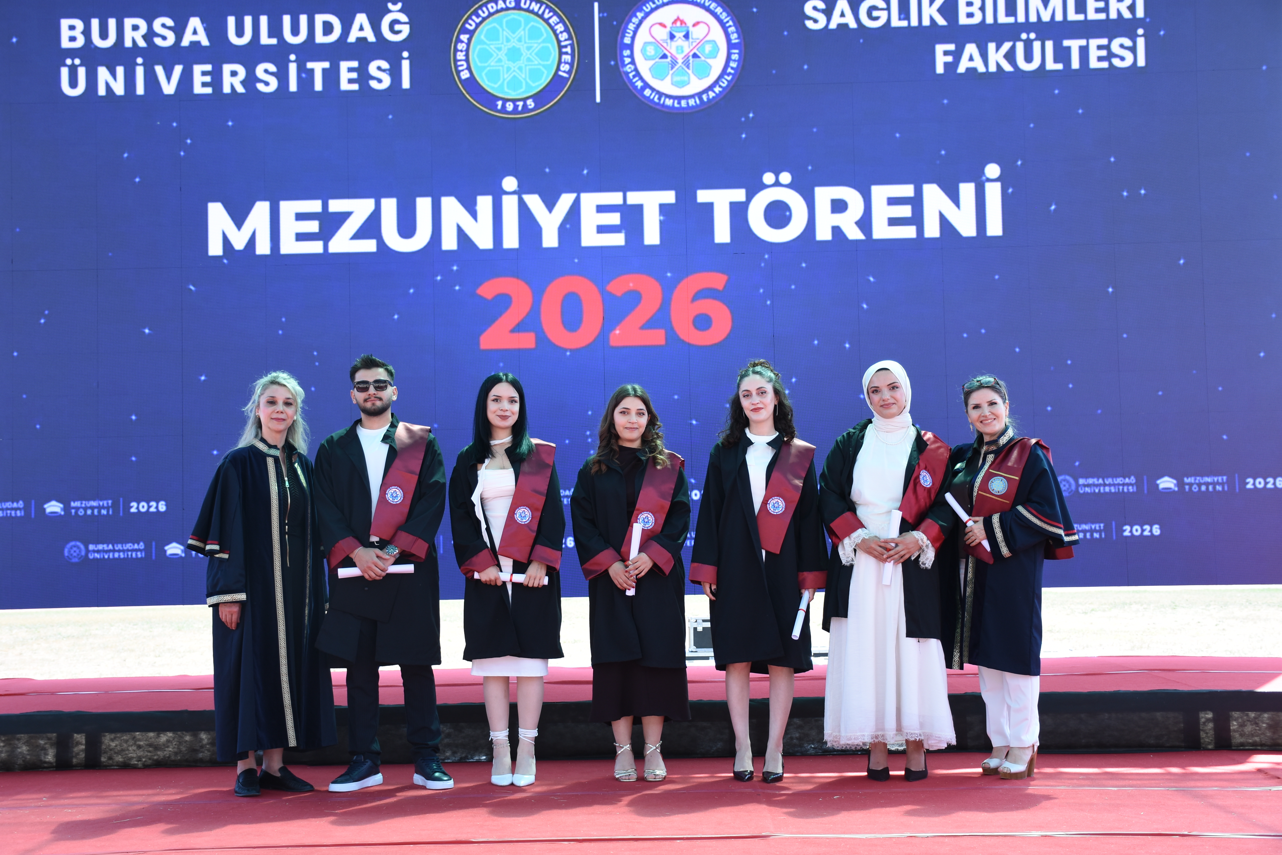 Fakültemiz Hemşirelik Ve Fizyoterapi Ve Rehabilitasyon Bölümlerinin Mezuniyet Heyecanı